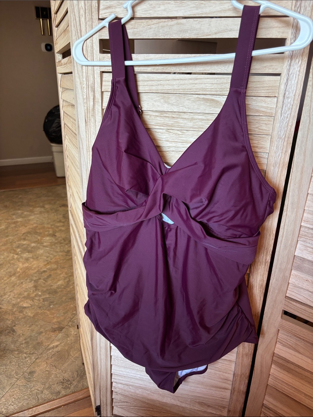 Women's Twist Front One-Piece Swimsuit 20W NWT